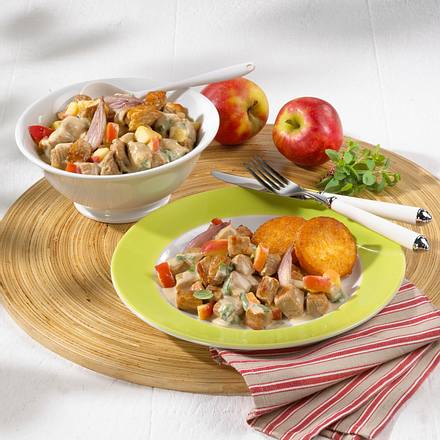 Schweinegulasch mit Calvados-Apfel-Soße Rezept Schweinegulasch mit Calvados-Apfel-Soße Rezept