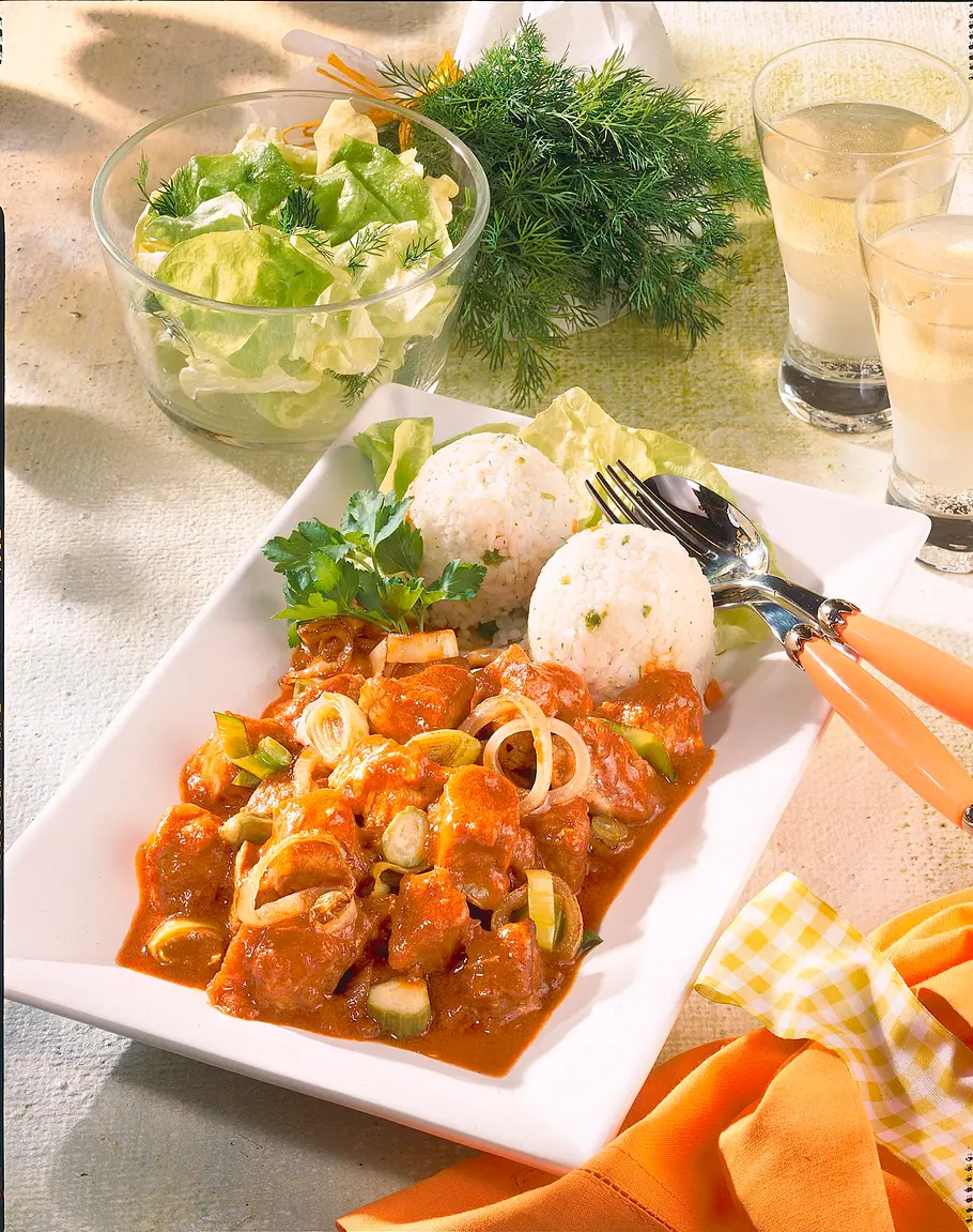 Schweinegulasch mit Gewürzgurke Rezept Schweinegulasch mit Gewürzgurke Rezept