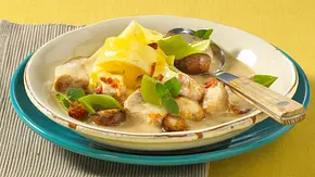 Schweinegulasch mit Pilzen Rezept - Foto: LECKER @ Bauer Media Group