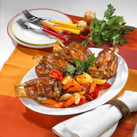 Schweinehaxen auf Schmorgemüse Rezept Schweinehaxen auf Schmorgemüse Rezept