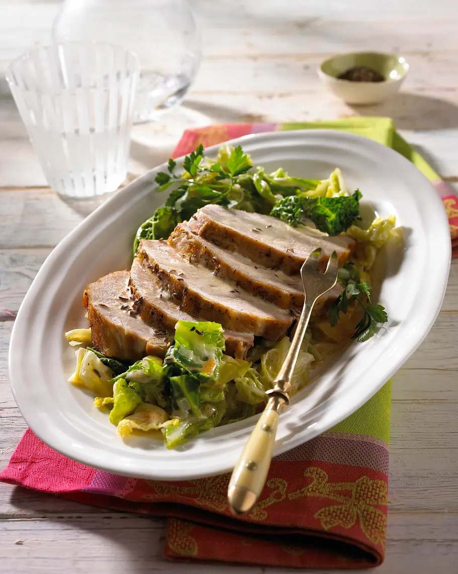 Schweinekotelett im Bratschlauch auf Kümmel-Wirsing-Gemüse Rezept Schweinekotelett im Bratschlauch auf Kümmel-Wirsing-Gemüse Rezept