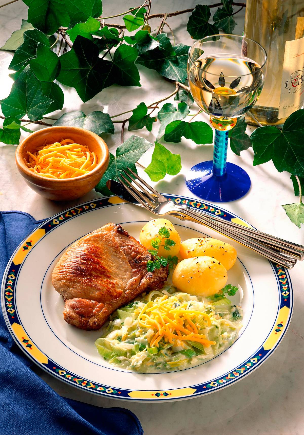 Schweinekotelett mit Rahmporree und Pellkartoffeln Rezept