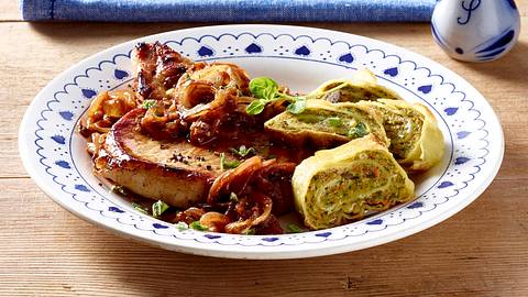 Schweinekoteletts in Zwiebelsoße zu Maultaschen Rezept - Foto: House of Food / Bauer Food Experts KG