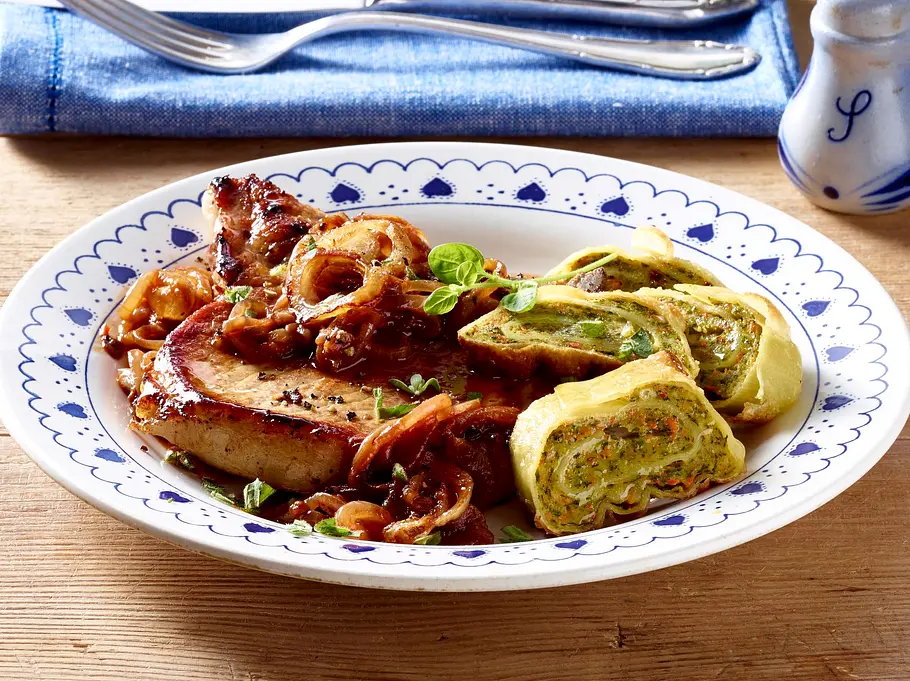 Schweinekoteletts in Zwiebelsoße zu Maultaschen Rezept Schweinekoteletts in Zwiebelsoße zu Maultaschen Rezept
