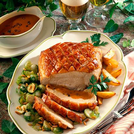 Schweinekrustenbraten mit Wacholderbeersoße Rezept Schweinekrustenbraten mit Wacholderbeersoße Rezept