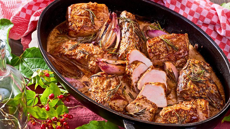 Schweinelendchen mit Rieslingsenf bestrichen Rezept - Foto: House of Food / Bauer Food Experts KG