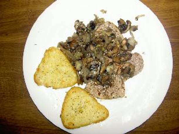Schweinelende mit Champignons und Zwiebeln Rezept