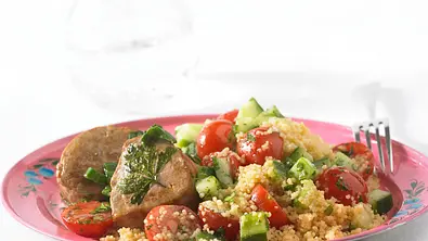 Schweinemadaillons mit Couscous-Salat Rezept - Foto: LECKER @ Bauer Media Group