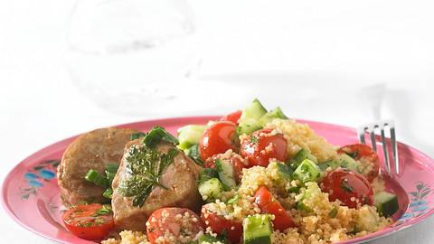 Schweinemadaillons mit Couscous-Salat Rezept - Foto: Pretscher, Tillmann