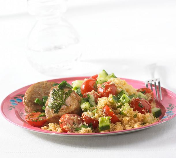 Schweinemadaillons mit Couscous-Salat Rezept Schweinemadaillons mit Couscous-Salat Rezept