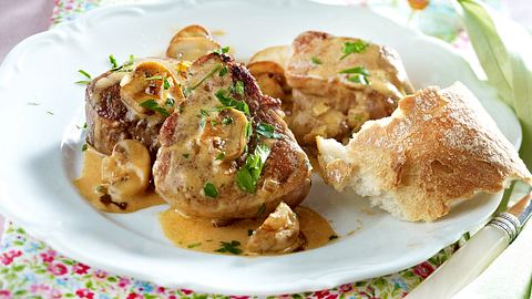 Schweinemedaillons in Champignonrahm Rezept - Foto: House of Food / Bauer Food Experts KG