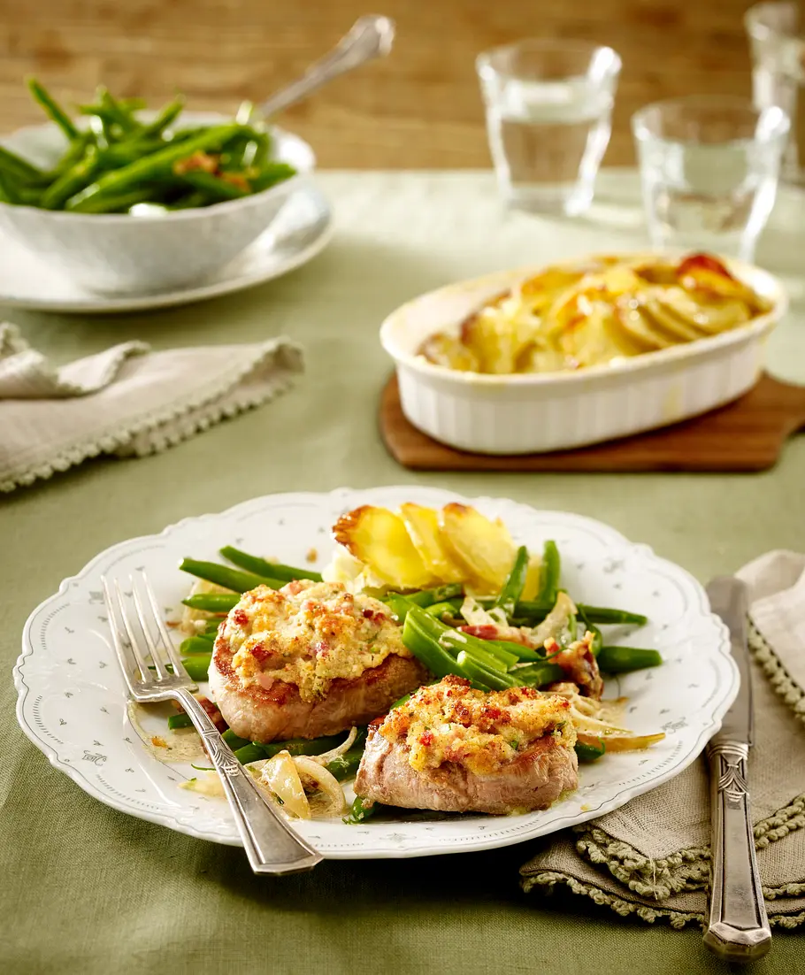 Schweinemedaillons mit Bröselhaube Rezept Schweinemedaillons mit Bröselhaube Rezept