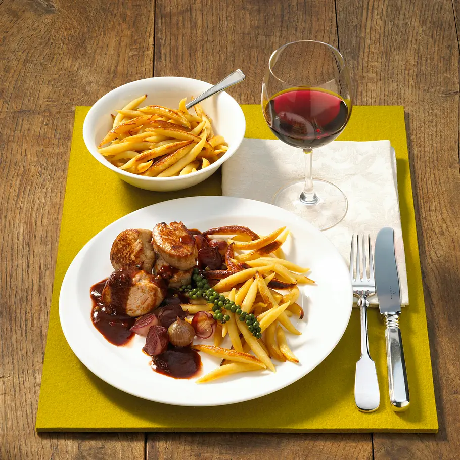 Schweinemedaillons mit Dornfelder-Weinschalotten und Schupfnudeln Rezept