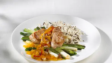 Schweinemedaillons mit Mangochutney und Wildreismischung Rezept - Foto: LECKER @ Bauer Media Group