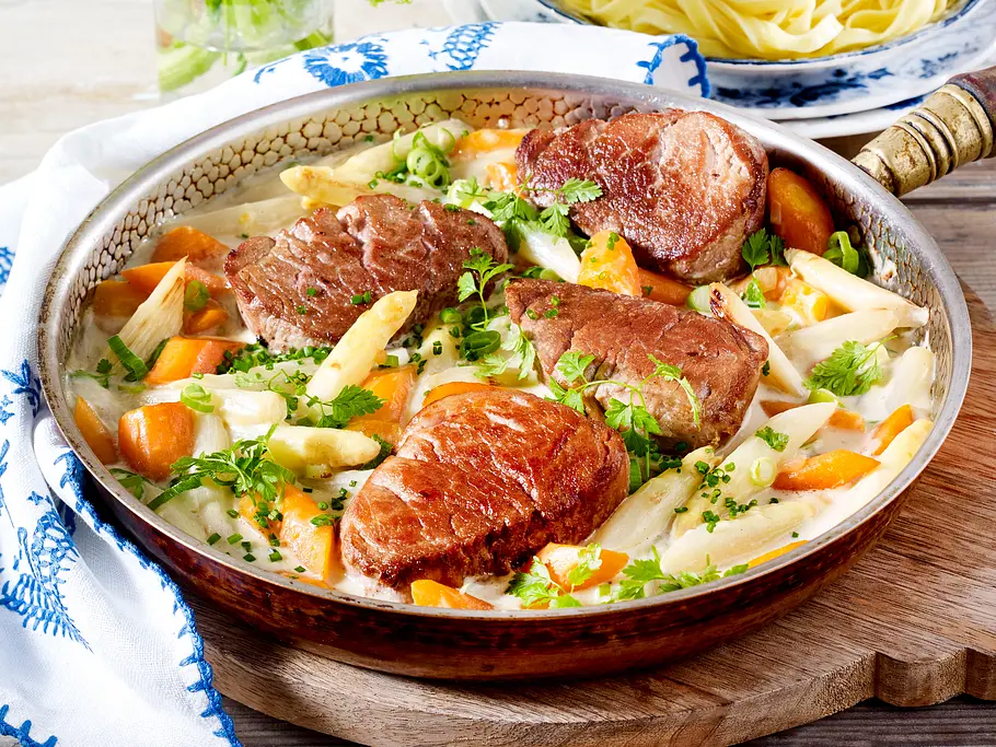 Schweinemedaillons mit Spargelgemüse Rezept Schweinemedaillons mit Spargelgemüse Rezept