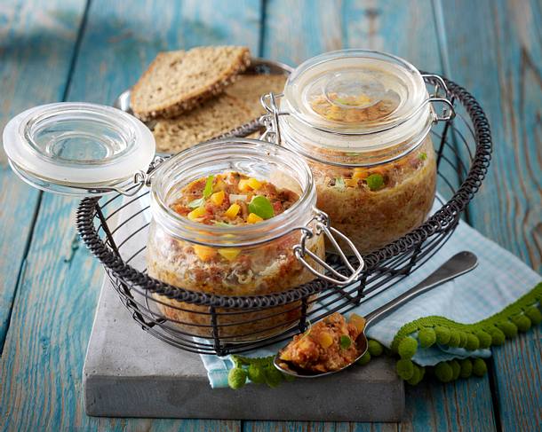 Schweinenacken-Haschee mit Petersilienwurzel, Steckrübe und Möhren Rezept Schweinenacken-Haschee mit Petersilienwurzel, Steckrübe und Möhren Rezept