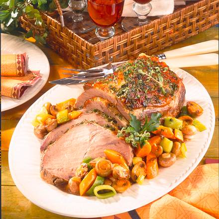 Schweinenacken mit Kräuterkruste Rezept Schweinenacken mit Kräuterkruste Rezept