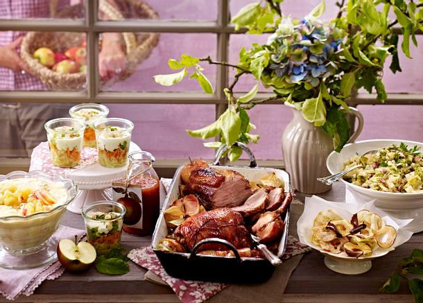 Schweinenacken und Putenoberkeule mit Äpfeln Rezept Schweinenacken und Putenoberkeule mit Äpfeln Rezept
