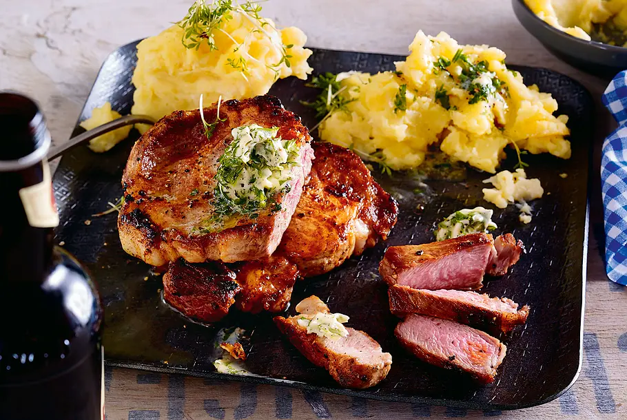 Schweinenackensteak mit Sellerie-Kartoffel-Stampf Rezept Schweinenackensteak mit Sellerie-Kartoffel-Stampf Rezept