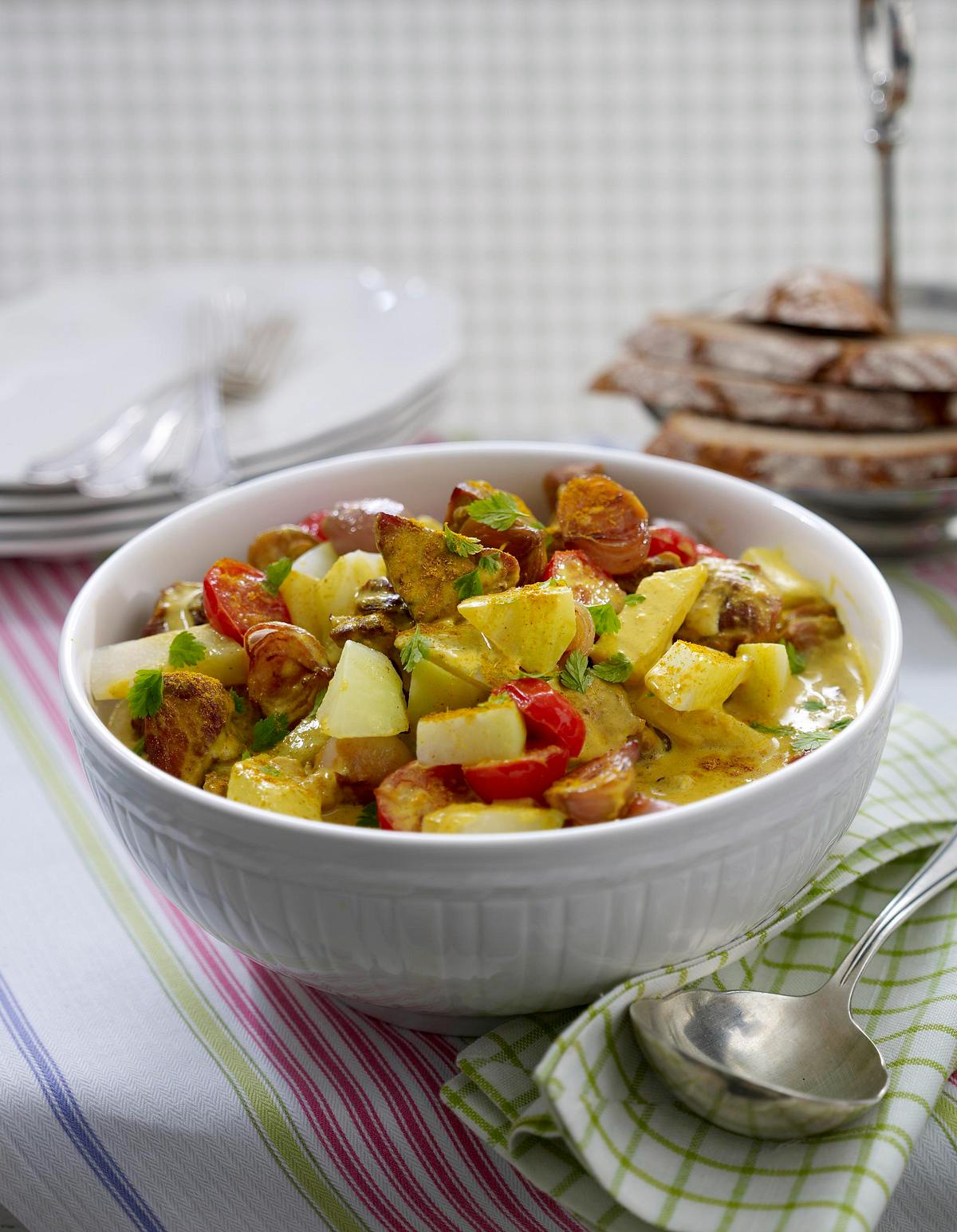 Schweineragout mit Kohlrabi in Currysoße Rezept