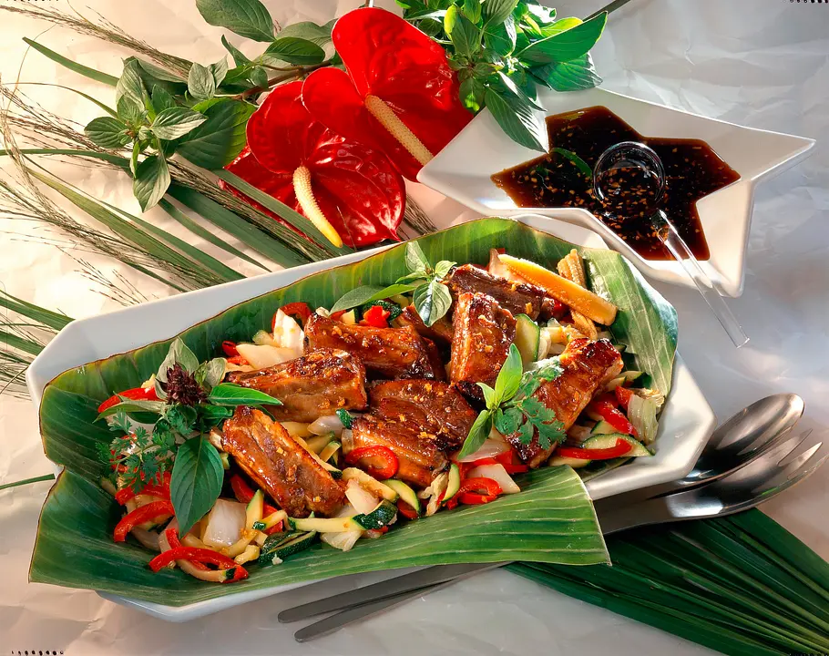 Schweinerippchen in würziger Soja-Honig-Soße Rezept Schweinerippchen in würziger Soja-Honig-Soße Rezept