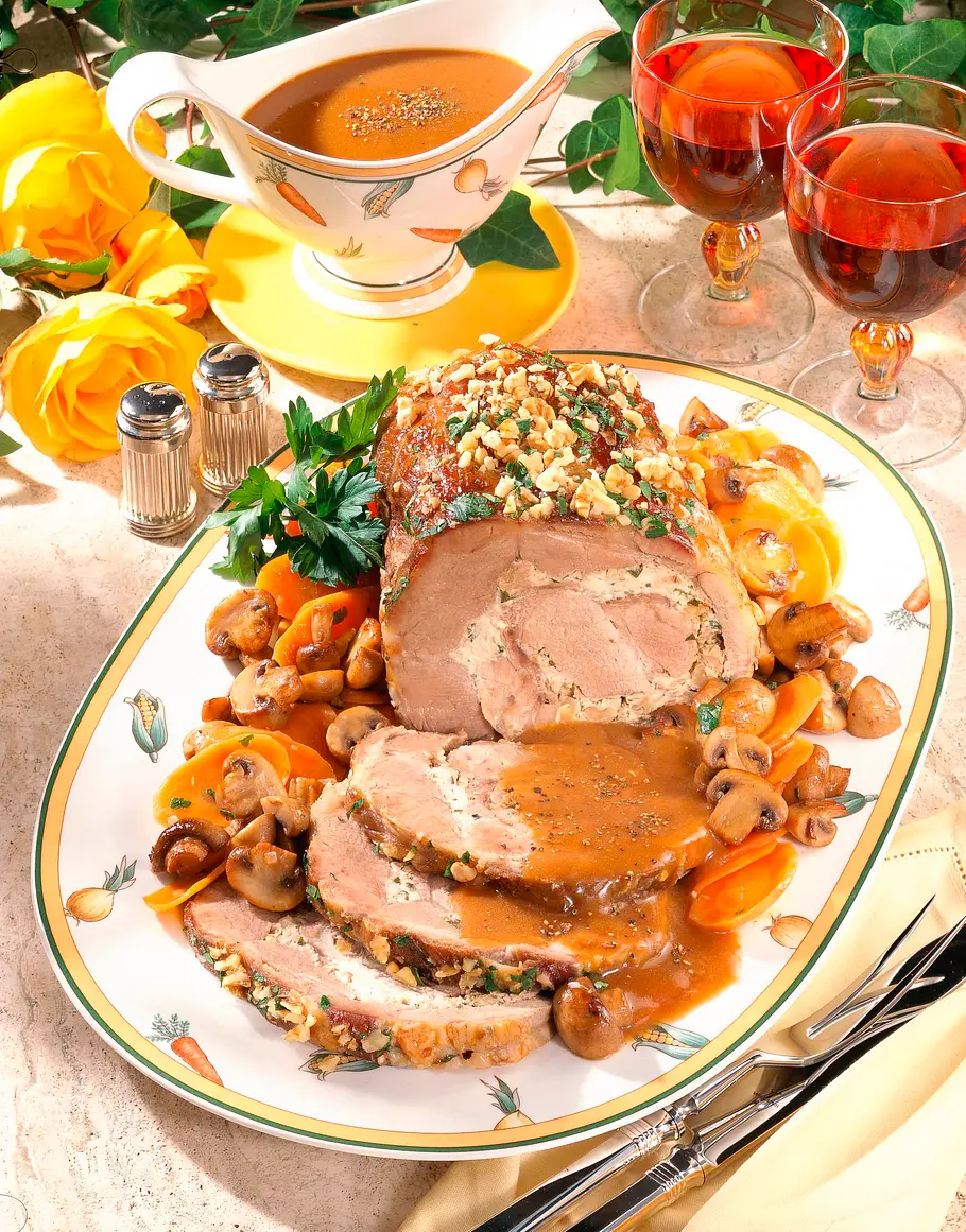 Schweinerollbraten mit Gemüse Rezept Schweinerollbraten mit Gemüse Rezept