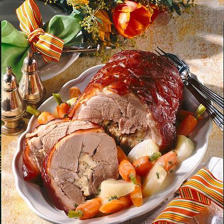 Schweinerollbraten mit Kräuterfüllung Rezept Schweinerollbraten mit Kräuterfüllung Rezept