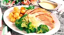 Schweinerücken mit Béarnaise, Sesambällchen und Broccoli Rezept - Foto: LECKER @ Bauer Media Group