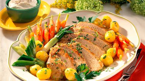 Schweineschmorbraten mit Bouillon-Gemüse Rezept - Foto: Först, Thomas