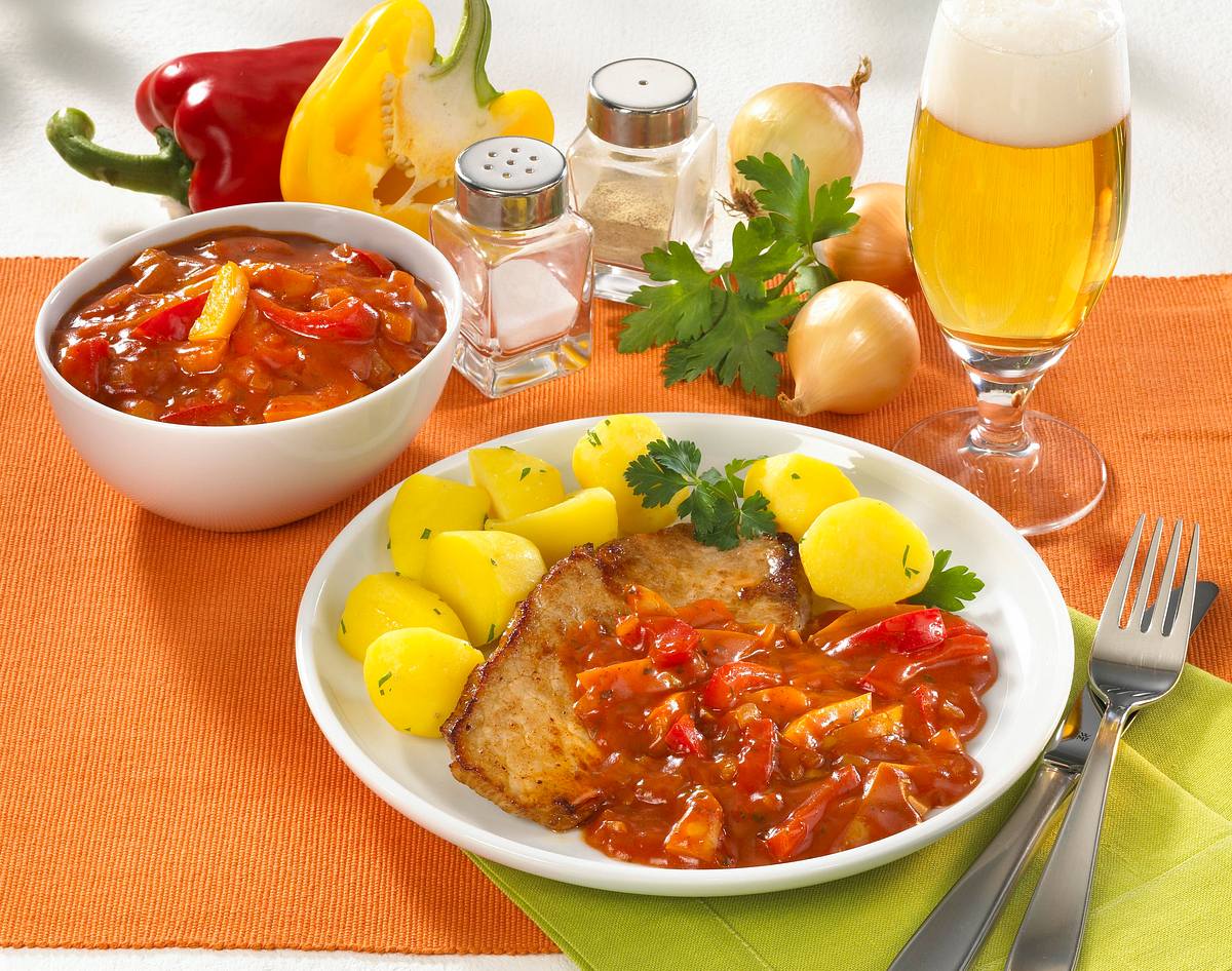 Schweineschnitzel mit Paprikasoße Rezept