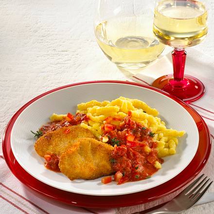Schweineschnitzel mit Spätzle und Tomatensoße Rezept Schweineschnitzel mit Spätzle und Tomatensoße Rezept