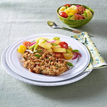 Schweineschnitzel mit warmem Kartoffelsalat Rezept Schweineschnitzel mit warmem Kartoffelsalat Rezept