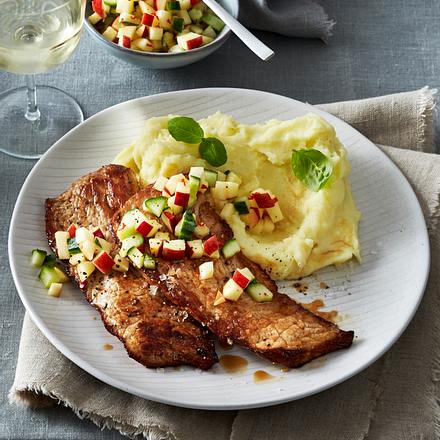 Schweineschnitzelchen zu Apfelgremolata Rezept Schweineschnitzelchen zu Apfelgremolata Rezept