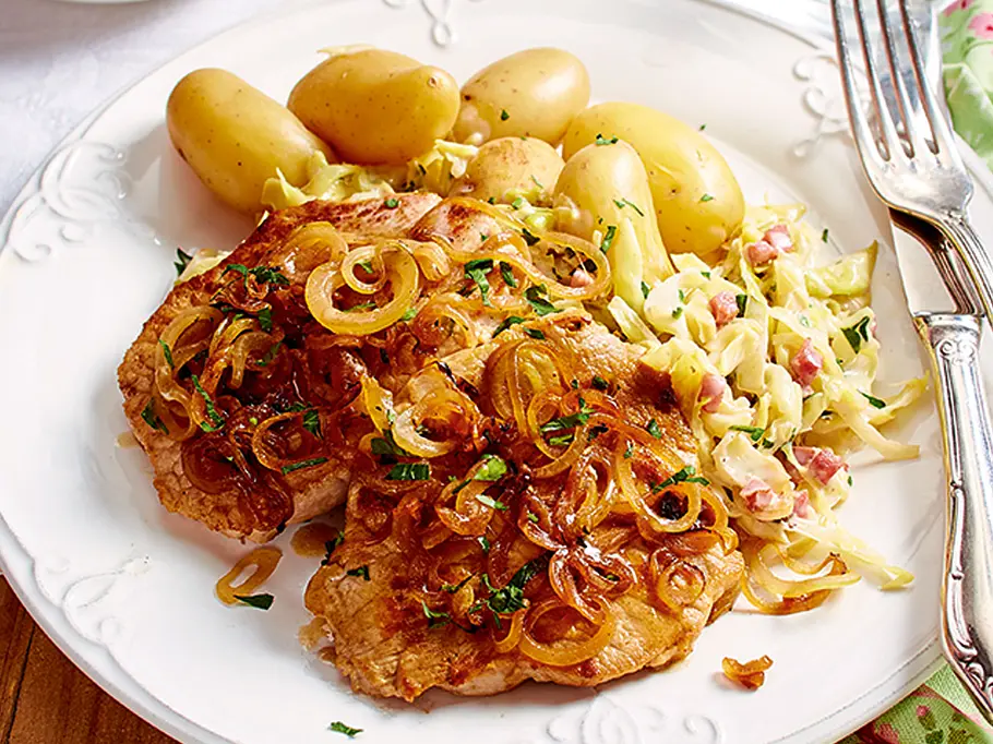 Schweinesteak mit Rahmspitzkohl Rezept Schweinesteak mit Rahmspitzkohl Rezept