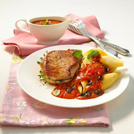Schweinesteak mit Tomaten-Oliven-Soße Rezept Schweinesteak mit Tomaten-Oliven-Soße Rezept
