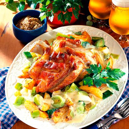 Schweinshaxe auf Porree-Senf-Rahm Rezept Schweinshaxe auf Porree-Senf-Rahm Rezept