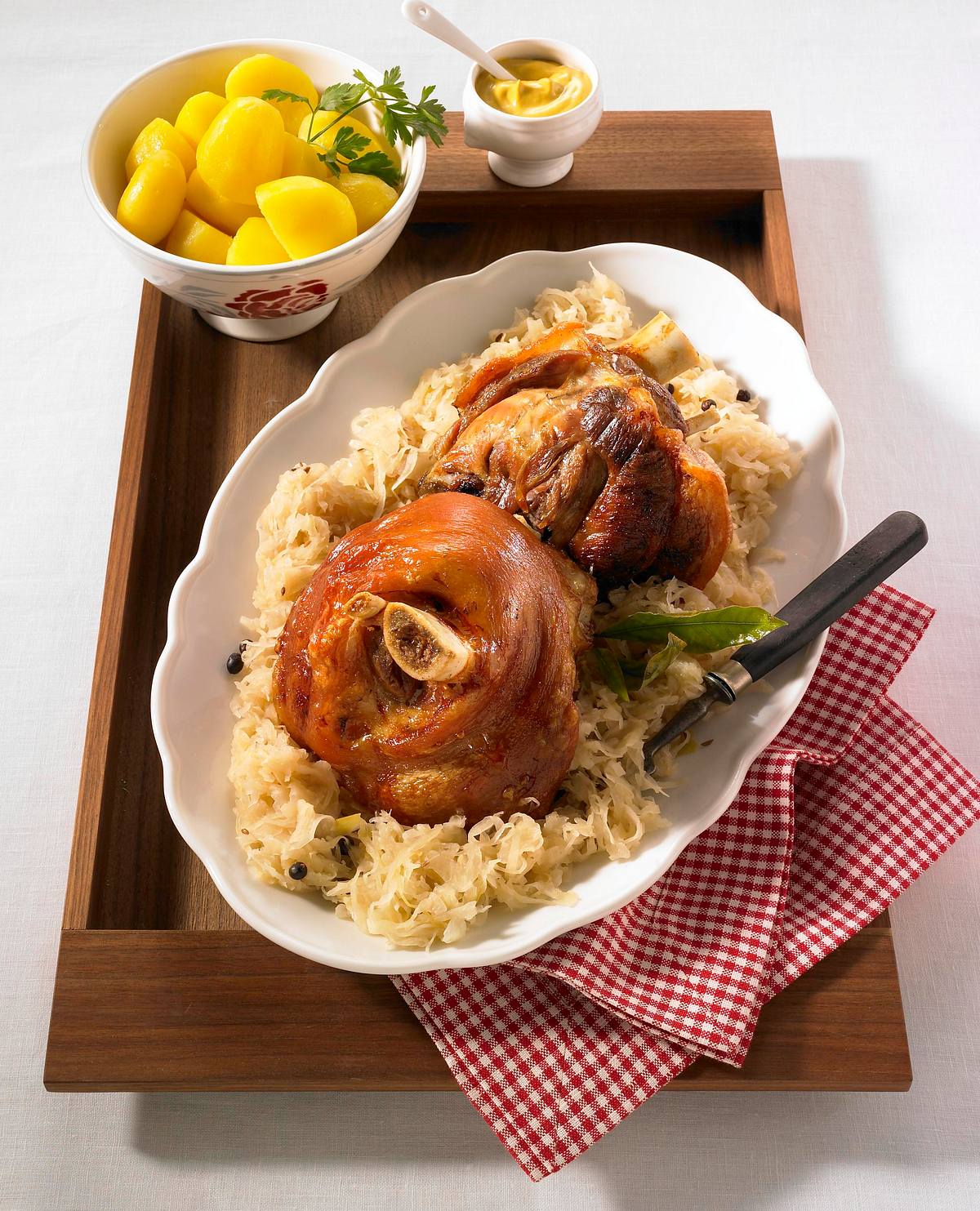 Schweinshaxe auf Sauerkraut Rezept