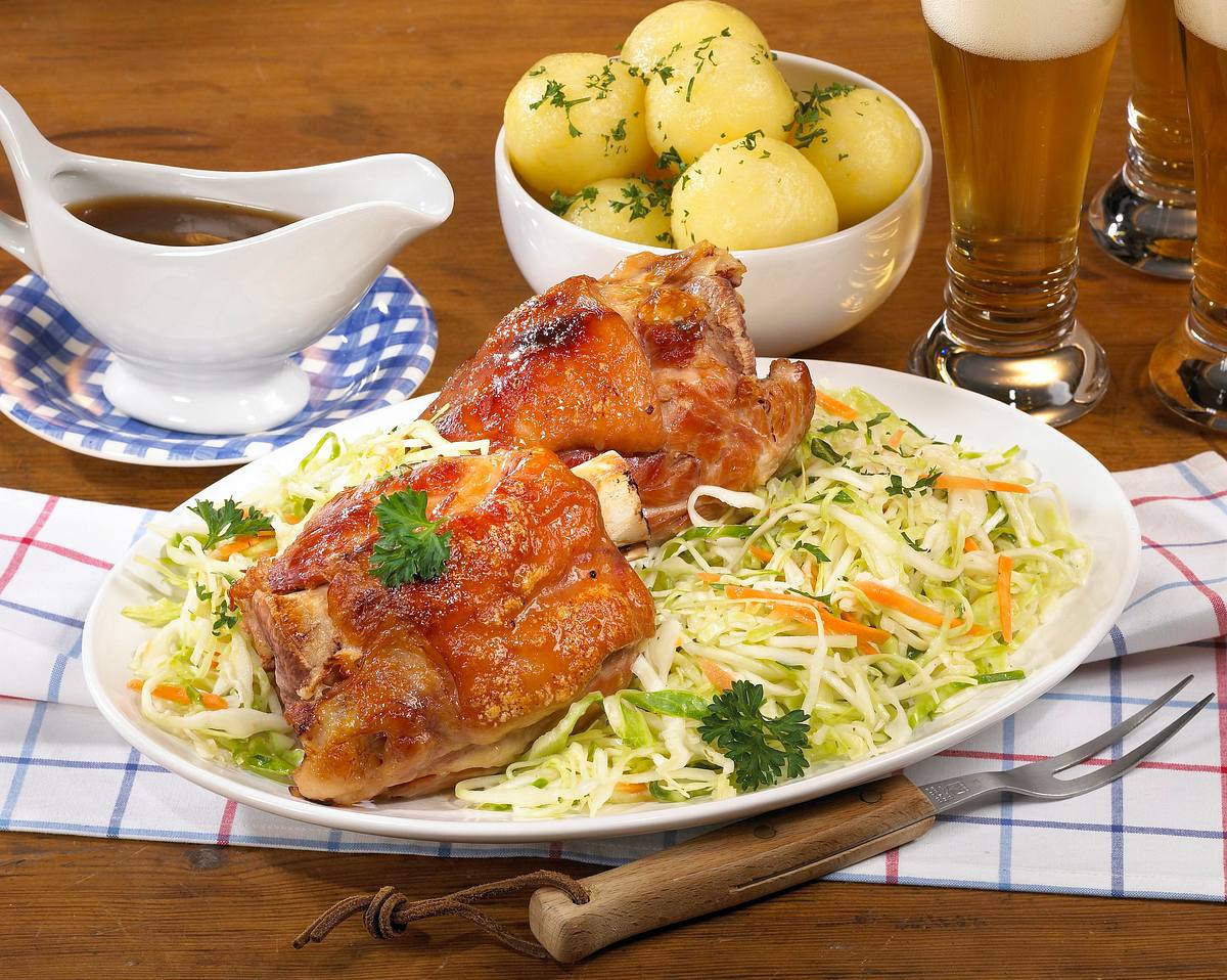 Schweinshaxe mit Krautsalat Rezept