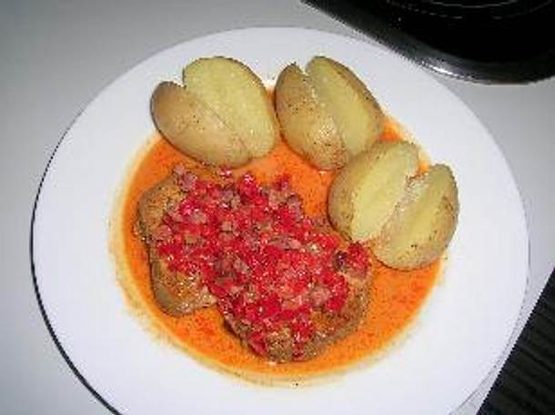 Schweinsmedaillons in Paprika-Speck-Soße Rezept