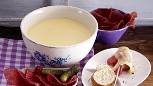 Schweizer Feierabendfondue Rezept - Foto: LECKER @ Bauer Media Group