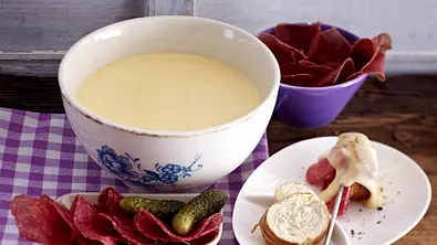 Schweizer Feierabendfondue Rezept - Foto: LECKER @ Bauer Media Group