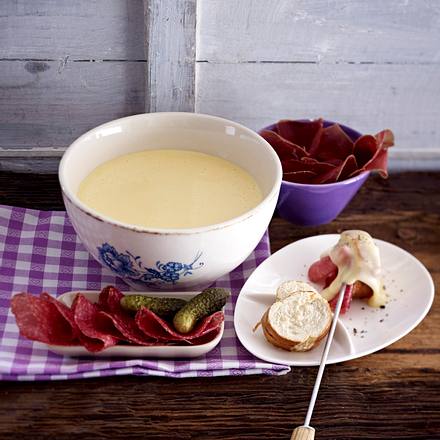 Schweizer Feierabendfondue Rezept Schweizer Feierabendfondue Rezept