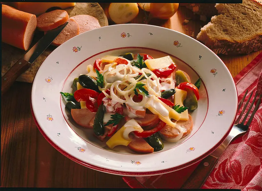 Schweizer Käse-Wurst-Salat Rezept