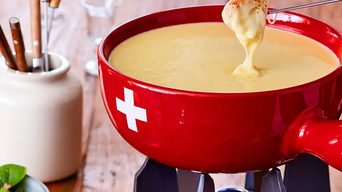 Schweizer Käsefondue Rezept - Foto: LECKER @ Bauer Media Group Schweizer Käsefondue Rezept - Foto: LECKER @ Bauer Media Group