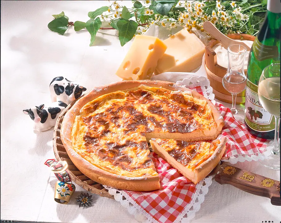 Schweizer Käsewähe mit Mürbeteig Rezept Schweizer Käsewähe mit Mürbeteig Rezept