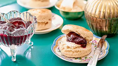 Scones mit Clotted Cream Rezept - Foto: LECKER @ Bauer Media Group