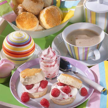 Scones mit Himbeercreme Rezept Scones mit Himbeercreme Rezept