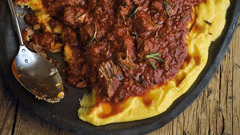 Scottiglia con polenta alla spianatora Rezept - Foto: House of Food / Bauer Food Experts KG