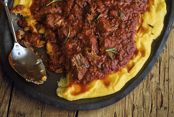 Scottiglia con polenta alla spianatora Rezept Scottiglia con polenta alla spianatora Rezept