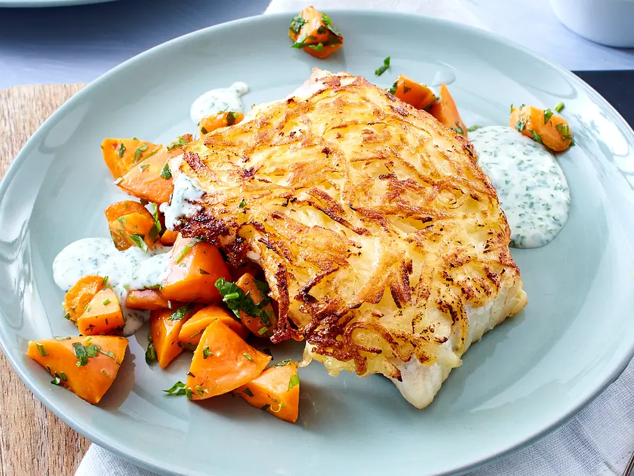 Seelachs mit Kartoffelkruste und Buttermöhren Rezept Seelachs mit Kartoffelkruste und Buttermöhren Rezept